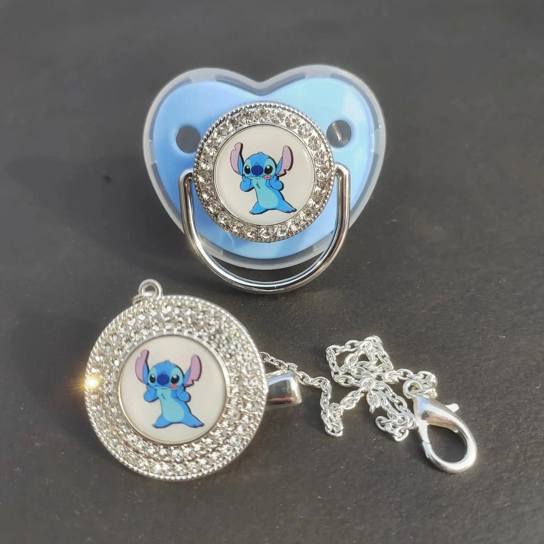 Chupeta Bebê do Lilo & Stitch com Prendedor e Strass - ZBaby